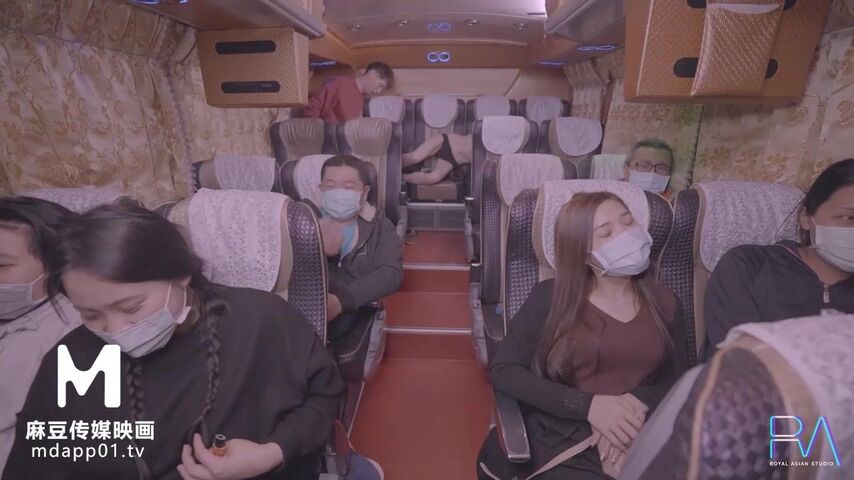 【极乐观光车】导游鲸吞女游客 观光车疯狂猛干 白嫩巨乳女游客的高潮体验地点竟在众多游客面前 高清720P原版首发